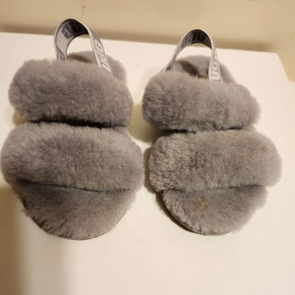 SPECIAL! Auth. Ugg "Oh Yeah" Gray Sheepskin Strap Sandals Girls Sz. 9 MSRP $129 - Picture 3 of 6